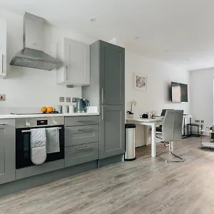  Apartment 2 Double Bedroom Flat With Parking United Kingdom